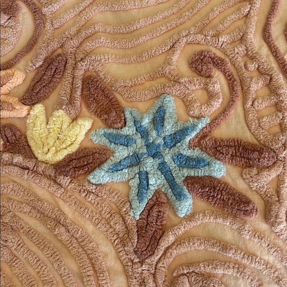 Vintage Chenille bedspread for upcycling - Picture 2 of 11